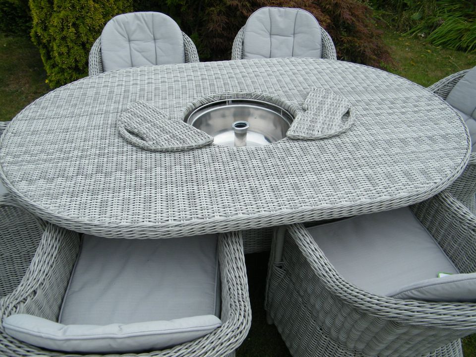 Stunning Maze Rattan 6 Seater Dining Set with Ice Bucket