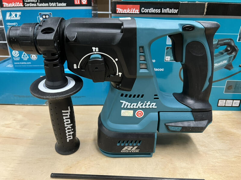 MAKITA DHR242RMJ 18V LXT 24MM SDS+ PLUS BRUSHLESS ROTARY HAMMER DRILL INC 2X 4.0AH BATTS